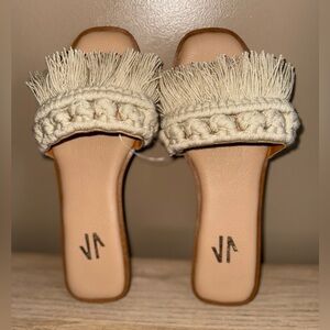 NWOT! Silva Cobos Women’s Beige Slip On Leather Slides. Size 8.